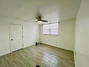 14155 SW 87th St in Miami, FL - Building Photo - Building Photo