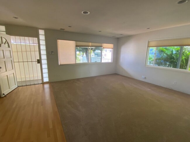 911 Luawai St in Honolulu, HI - Building Photo - Building Photo