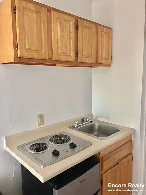 1061 Beacon St, Unit 14A in Brookline, MA - Foto de edificio - Building Photo