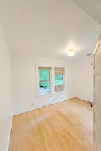 535 S Clay St, Unit Apt # 2 in Green Bay, WI - Foto de edificio - Building Photo