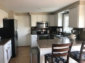 2214 Regina Dr in Clarksburg, MD - Building Photo - Building Photo