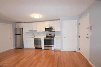 88 Charles St in Waltham, MA - Building Photo - Building Photo