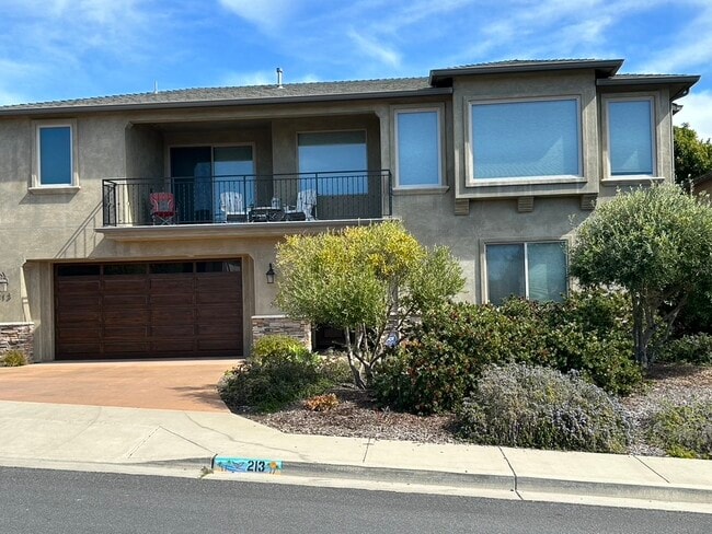 213 Cima de Colina in Pismo Beach, CA - Foto de edificio - Building Photo
