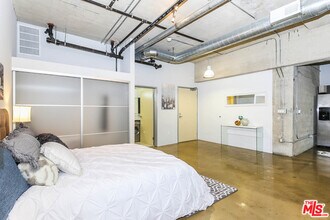 825 East 4th St-Unit -504 in Los Angeles, CA - Foto de edificio - Building Photo