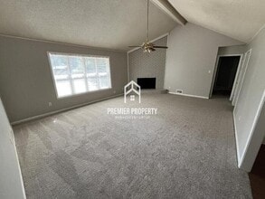 5015 Bringlewood Cove in Memphis, TN - Foto de edificio - Building Photo