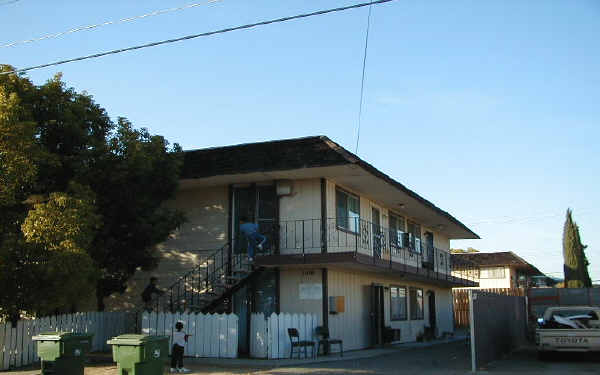 1108 W 5th St in Antioch, CA - Foto de edificio - Building Photo