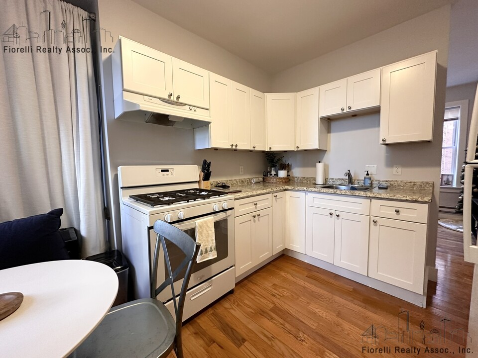 65 Charter St, Unit 2F in Boston, MA - Building Photo