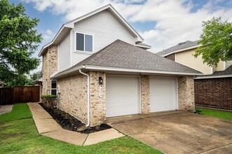 9424 Blue Jay Way in Irving, TX - Building Photo - Building Photo