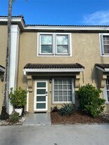 711 SW 122nd Ave in Pembroke Pines, FL - Building Photo