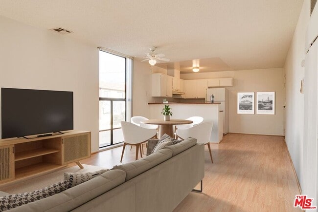 950 Edgecliffe Dr in Los Angeles, CA - Building Photo - Building Photo
