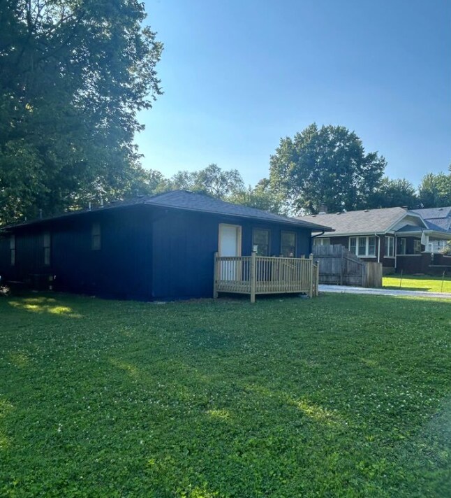 1409 N Clay Ave in Springfield, MO - Foto de edificio