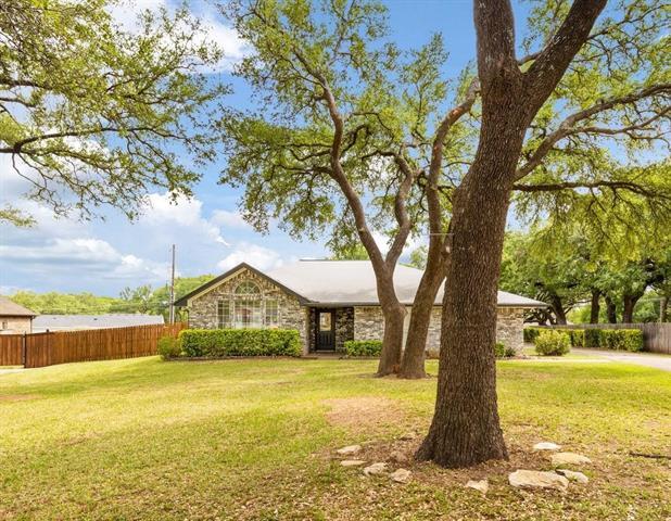 5313 Mission Cir in Granbury, TX - Building Photo