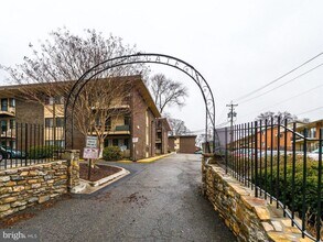 3926 Stone Gate Dr in Suitland, MD - Building Photo - Building Photo