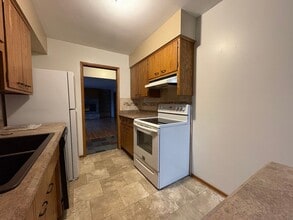 1306 3rd Ave NE in Watertown, SD - Building Photo - Building Photo