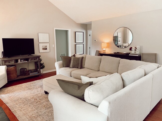 121 Rothbury Dr in Whispering Pines, NC - Foto de edificio - Building Photo