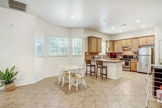 500 W N Loop Blvd in Austin, TX - Building Photo - Building Photo