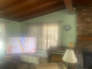 450 Davos Dr in Crestline, CA - Building Photo - Building Photo