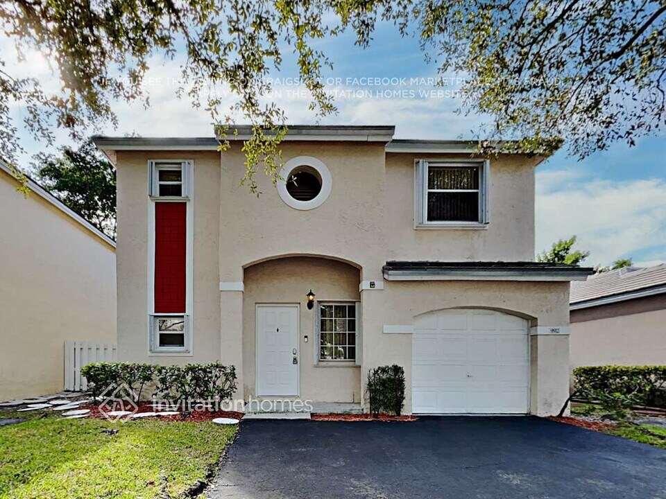 9912 NW 9th Ct in Plantation, FL - Foto de edificio