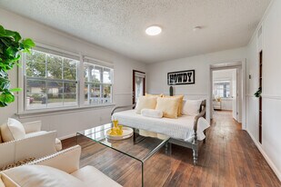 202 Pine St in Arlington, TX - Building Photo