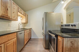 1043 Lakeside Dr in Grand Junction, CO - Building Photo - Building Photo