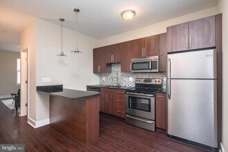 2012 W Girard Ave in Philadelphia, PA - Building Photo - Building Photo