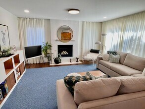 2166 E Valley Rd in Montecito, CA - Building Photo - Building Photo
