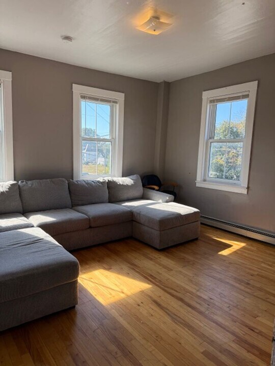 9 Depot St in Newport, NH - Building Photo