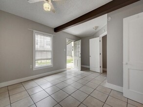 605 Elmwood Pl in Austin, TX - Foto de edificio - Building Photo