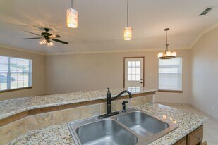 16131 Rolling Meadows Dr in Lindale, TX - Building Photo