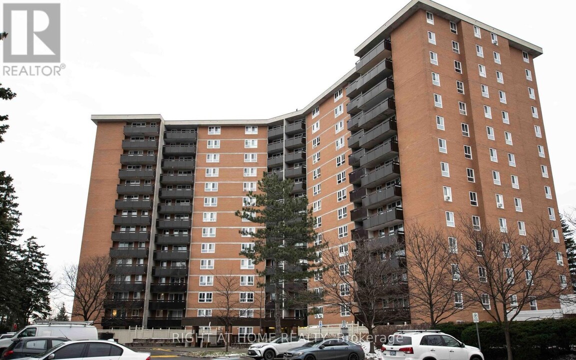 2020-2020 Jasmine Crescent in Ottawa, ON - Building Photo