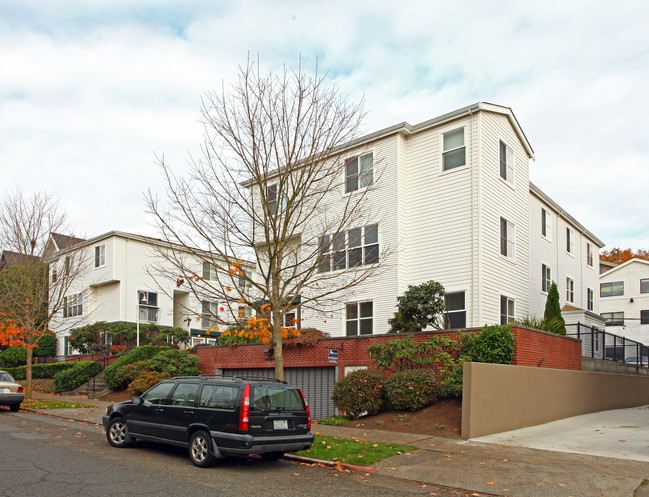 Sortun Court in Seattle, WA - Building Photo - Building Photo