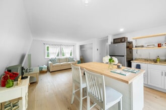 93 Twin Hill Rd, Unit 2 in East Falmouth, MA - Building Photo - Building Photo