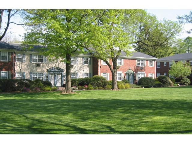 Rivercrest Apartments in Piscataway, NJ - Foto de edificio - Building Photo