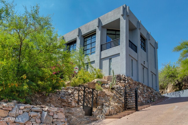 property at 4228 E Highlands Dr