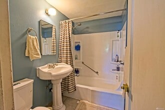 333 F St NW, Unit 335 F in Ephrata, WA - Foto de edificio - Building Photo