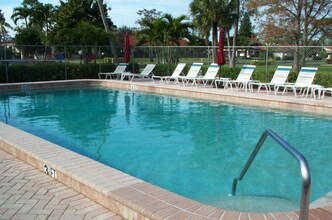 2009 Pine Isle Ln in Naples, FL - Building Photo - Building Photo