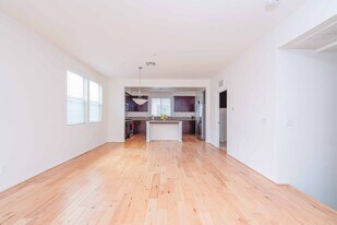 711 S Ivy Ave in Monrovia, CA - Building Photo