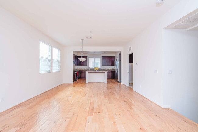 property at 711 S Ivy Ave