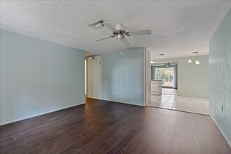 2917 New England St in Sarasota, FL - Building Photo - Building Photo