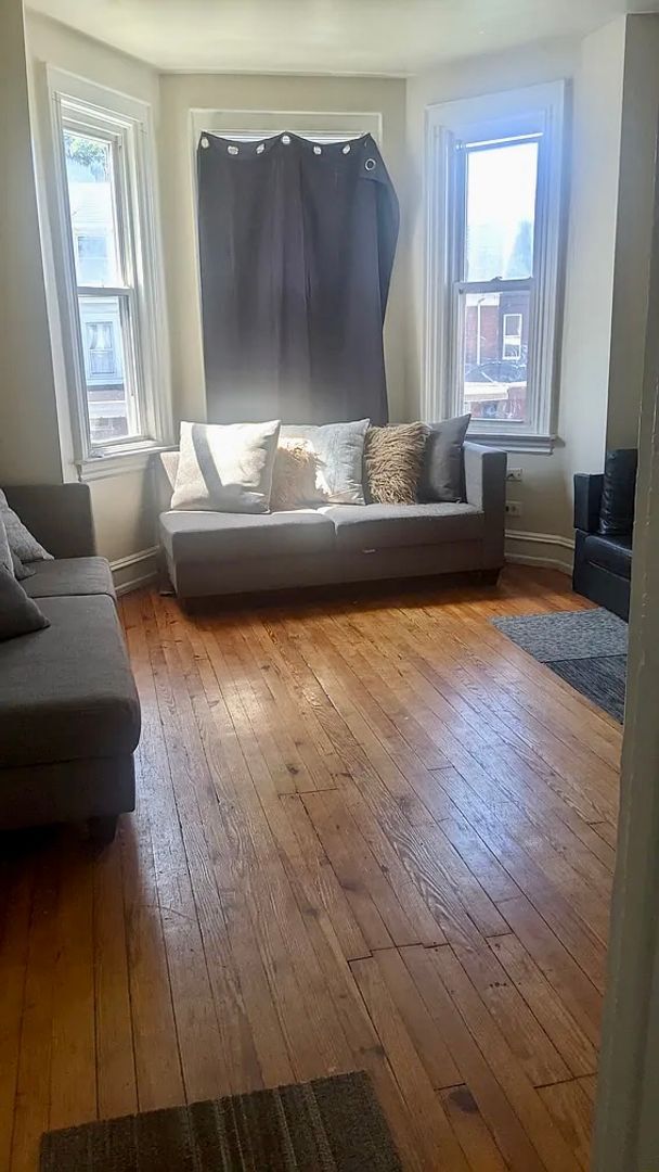 2211 N 4th St in Harrisburg, PA - Foto de edificio - Building Photo