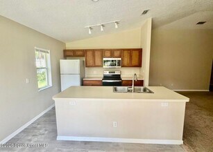 1072 Flintlock Ave SE in Palm Bay, FL - Building Photo - Building Photo