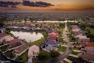 28460 Highgate Dr in Bonita Springs, FL - Building Photo