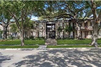 4209 Avondale Ave, Unit 208 in Dallas, TX - Building Photo - Building Photo