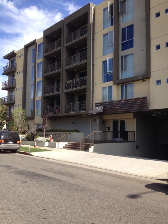 1600 S Westgate Ave-Unit -201 in Los Angeles, CA - Building Photo