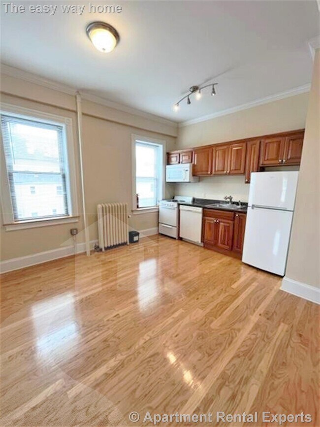 888 Massachusetts Ave, Unit #317 in Cambridge, MA - Foto de edificio - Building Photo