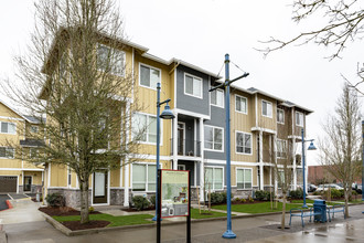 Oregon Street Townhomes in Sherwood, OR - Building Photo - Building Photo