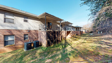 Oakmont Apartments in Reidsville, NC - Foto de edificio - Building Photo