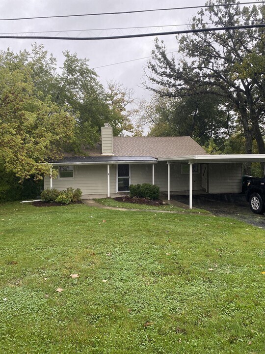 109 Palisades Ln in Oakwood Hills, IL - Building Photo