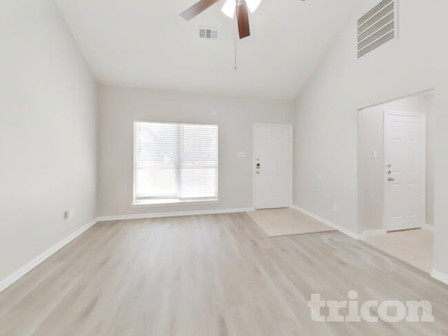 21214 Peachvine Ln in Tomball, TX - Building Photo - Building Photo