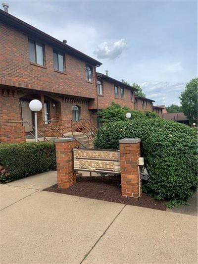 3265 Niagara Square